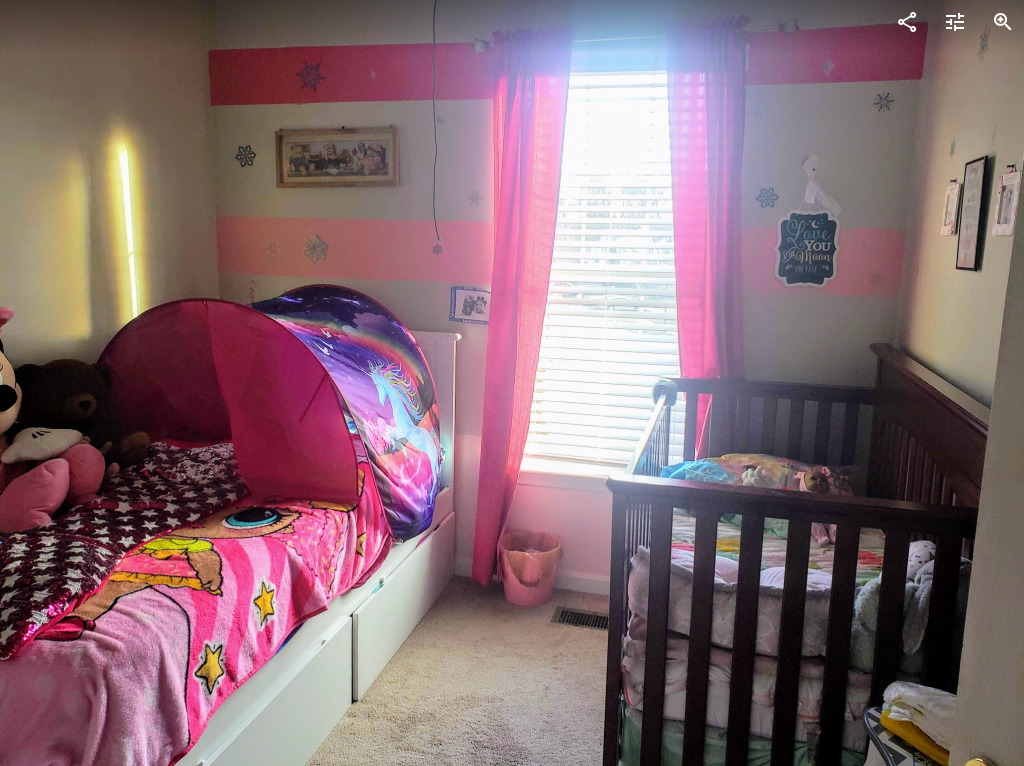 stripes on the wall to make room bigger